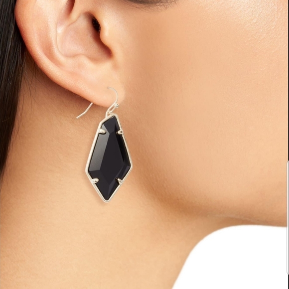 Kendra Scott Jewelry - Kendra Scott Emmie Earrings